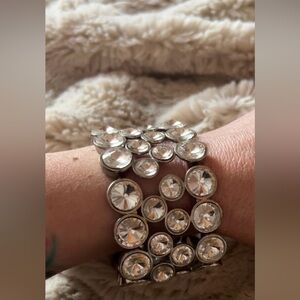 Women’s Silver Crystal Stretch Bracelet
Costume Jewelry 6”/7”